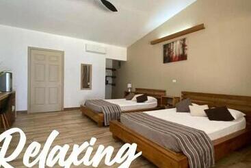 פנסיון Cahuita Inn