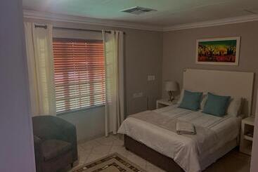 ペンション Dobbs Lodge