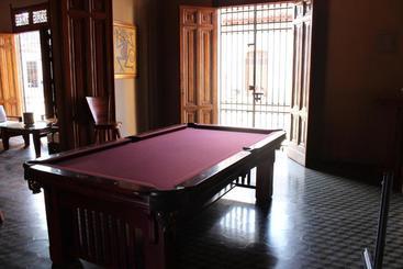 هاستل Backpackers Inn