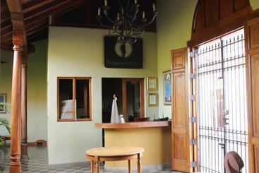 هاستل Backpackers Inn