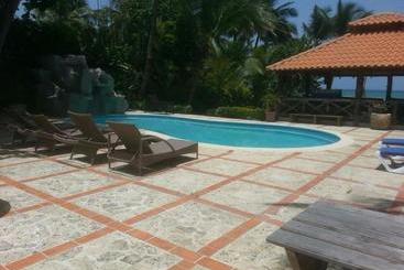 פנסיון D  Franchesis Hostal