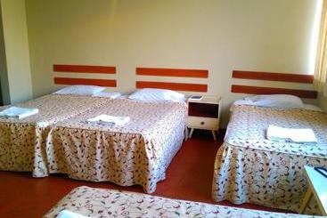پانسیون Hostal La Rivera