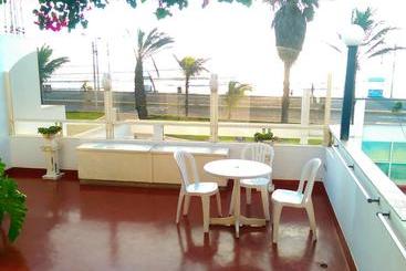 پانسیون Hostal La Rivera