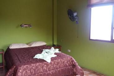 پانسیون Hostal Naylamp
