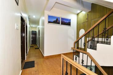 پانسیون Surbhi Guest House