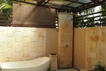 پانسیون West Bali Villas Umasari Resort