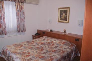 پانسیون Apartment Sobe Ravbar
