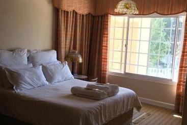 پانسیون Florentia Guest House