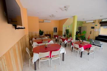 پانسیون Hostal Andry
