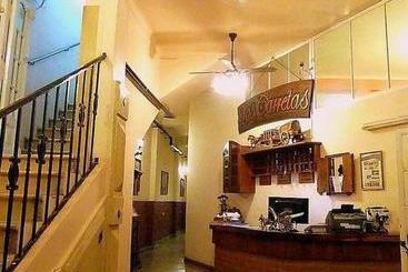 پانسیون Hostal Las Carretas