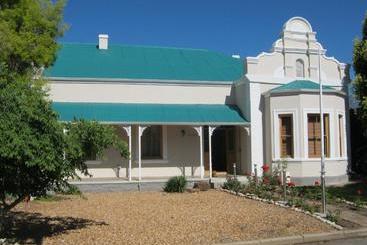 بنسيون Ladismith Manor