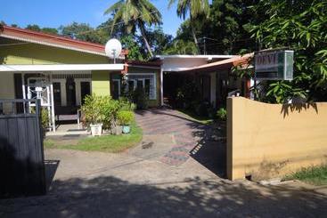 פנסיון Devi Tourist Home