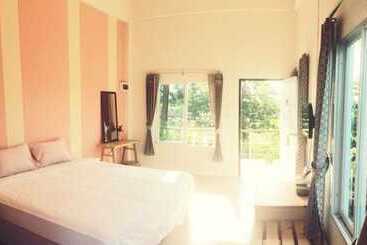 Общежитие Thorfun Guesthouse In The Garden