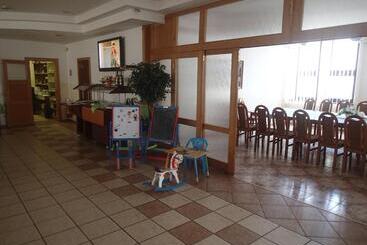 膳宿费 Penzión A Reštaurácia U Jeleňa