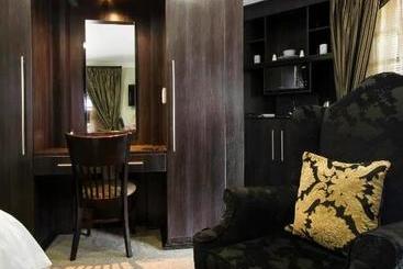 펜션 @the Villa Guest House