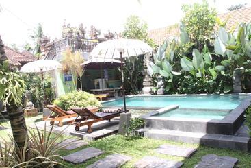 پانسیون Villa Bungsil Gading
