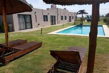 هتل آپارتمان Trinos De Este