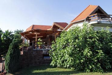 Vöröskő Apartmanház