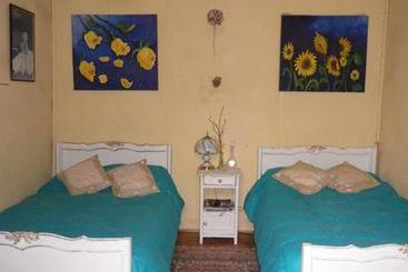 پانسیون Hostal Renoir