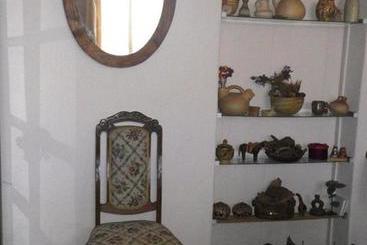 پانسیون Hostal Renoir