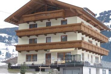 بنسيون Landhaus Tipotsch