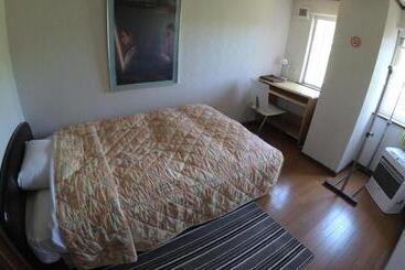 פנסיון P Dash Garden Backpackers