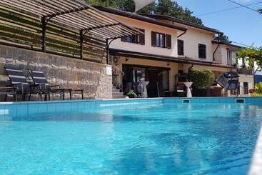 پانسیون Valentina Guest House At Pintar Wine Estate