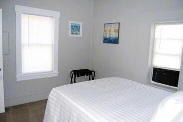 فندق صغير Deep Water Inn