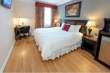 بنسيون Guest House At Norwalk Inn