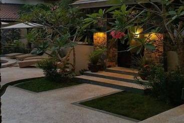 پانسیون Matahari Inn