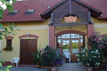 פנסיון Eckhardt Vendégház