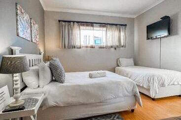 پانسیون Goulden Street Guest House