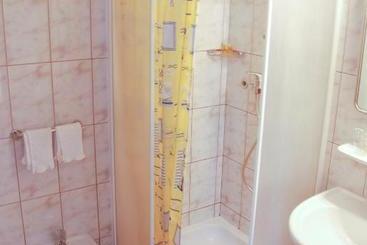 پانسیون Guest House Arvaj
