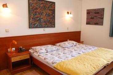 پانسیون Guest House Arvaj