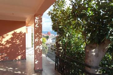 پانسیون Magnolia Guest House
