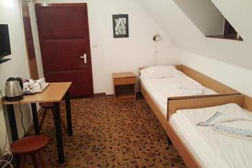 Pensiunea Podul Minciunilor