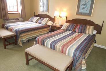هاستل Guest Quarters At The Bridges Golf Club