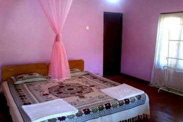 پانسیون Haniffas Holiday Inn