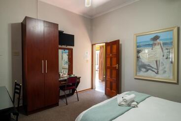 بنسيون Lala Dene Lodge