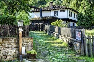 پانسیون Strannopriemnitsa Guest House