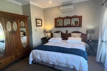 La Pension Guest House