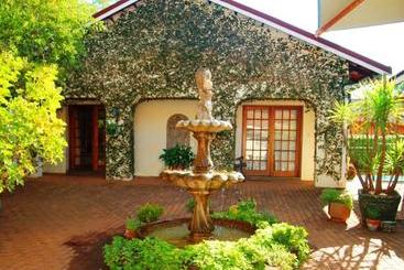 ペンション Bezuidenhout Guest House