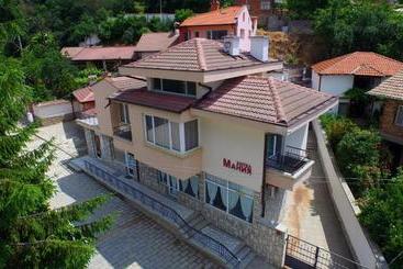 Пансион Mania Guest House