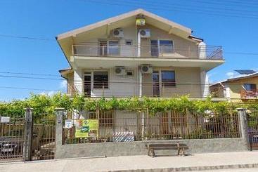 بنسيون Guest Rooms Rusalka