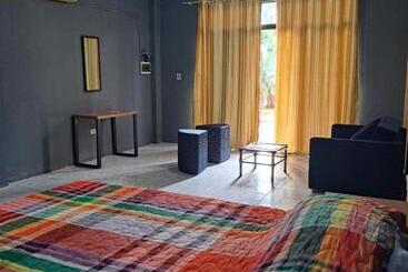 ペンション Hummingbird Hostel