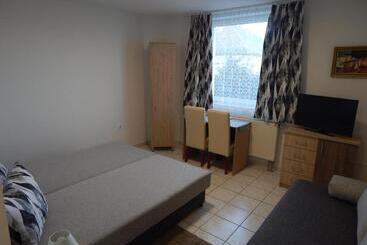 پانسیون újsziget Vendégház