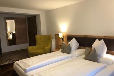 Общежитие Gasthof Hirschen