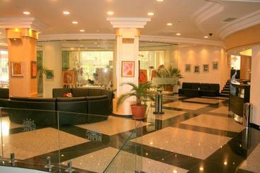Aparthotel Vris