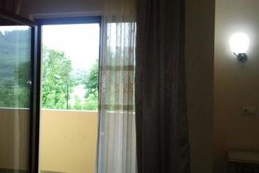 پانسیون Camves Inn
