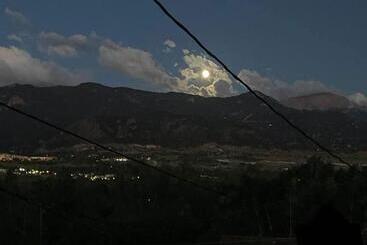 Пансион Mystic Portal 420 Guesthouse